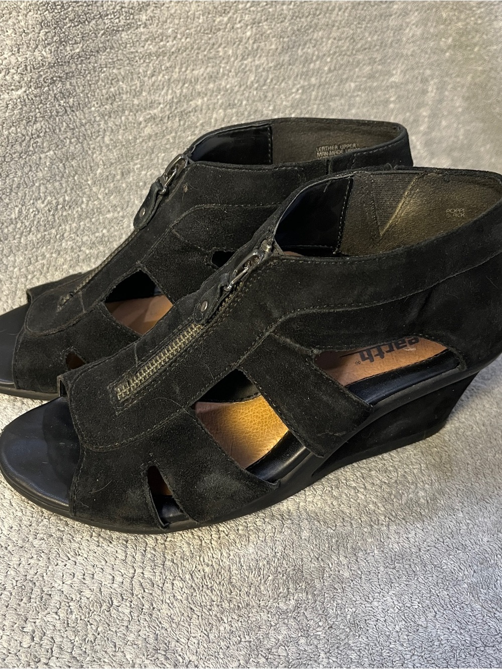 Earth origins suede wedge heels with front zipper size 7